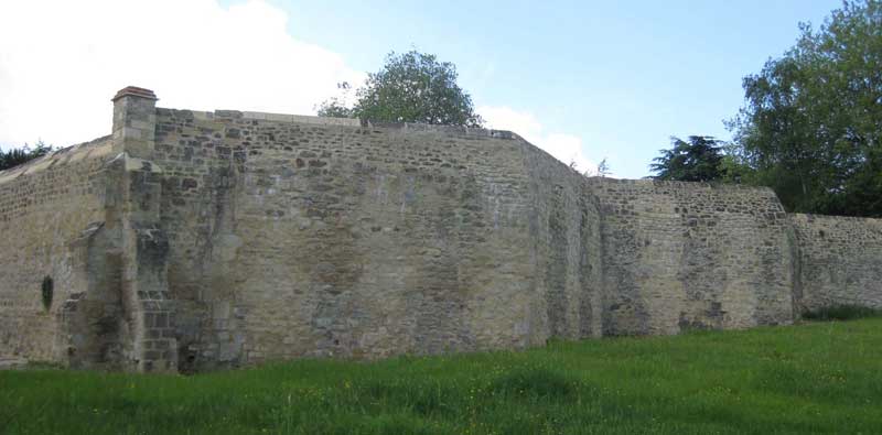 Crinkle crankle wall
