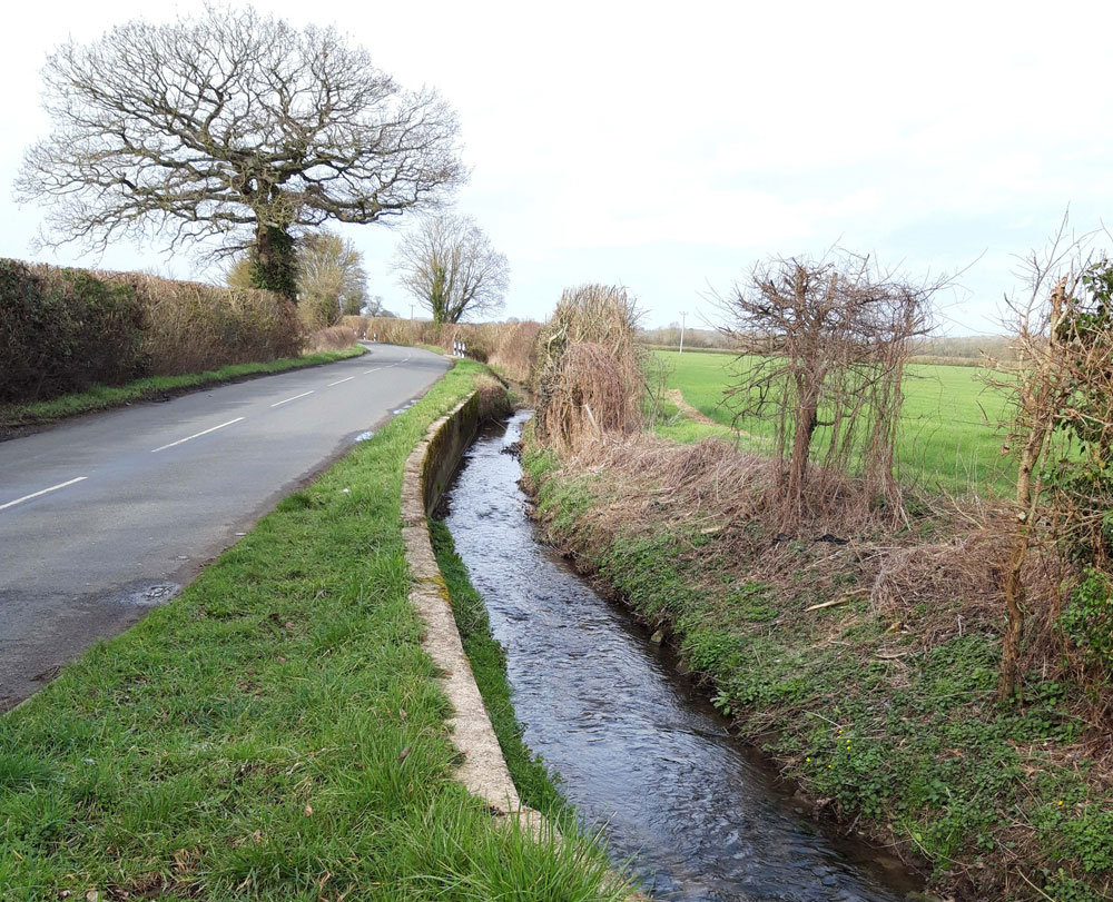 Road to Woodeaton