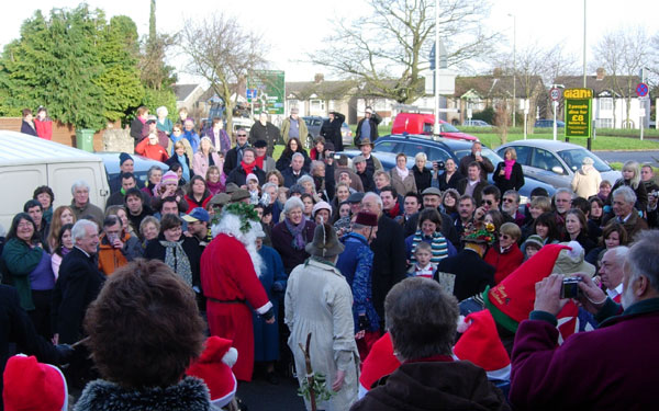 Crowds at the Six Bells