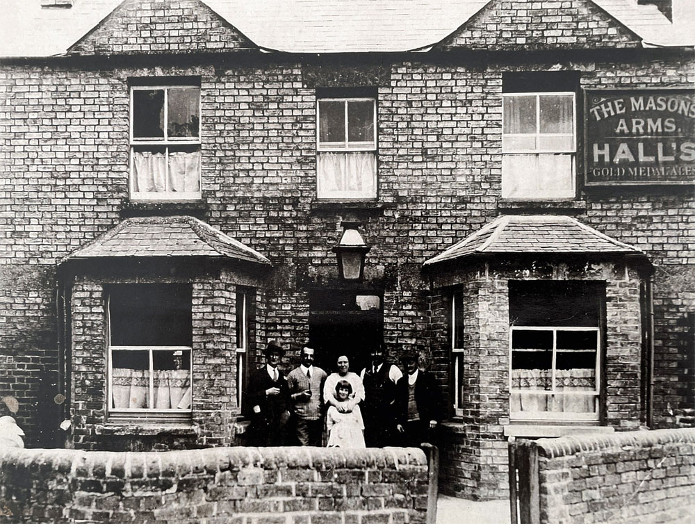 Mason's Arms in 1900s