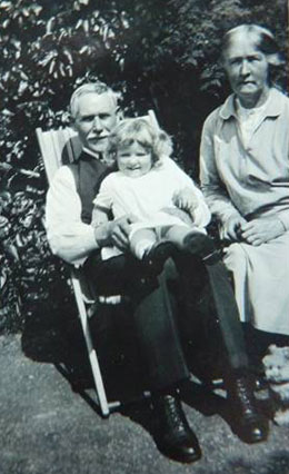 Charles & Alice Whitehead with Dorothy