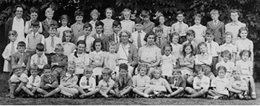 Class photograph, 1946