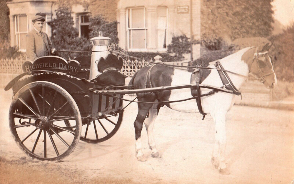 Hathaway horse and cart in 1909