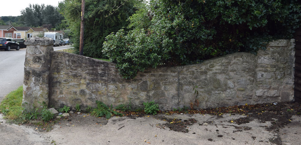 Gate piers west